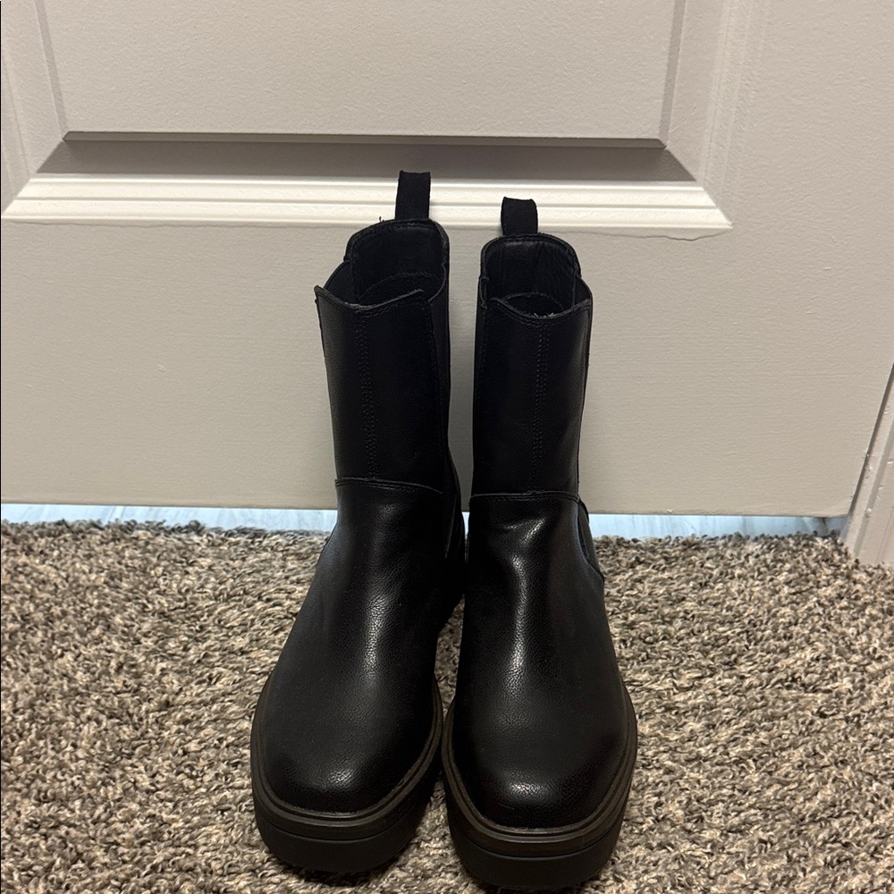 Mi.iM Black Ankle Boots